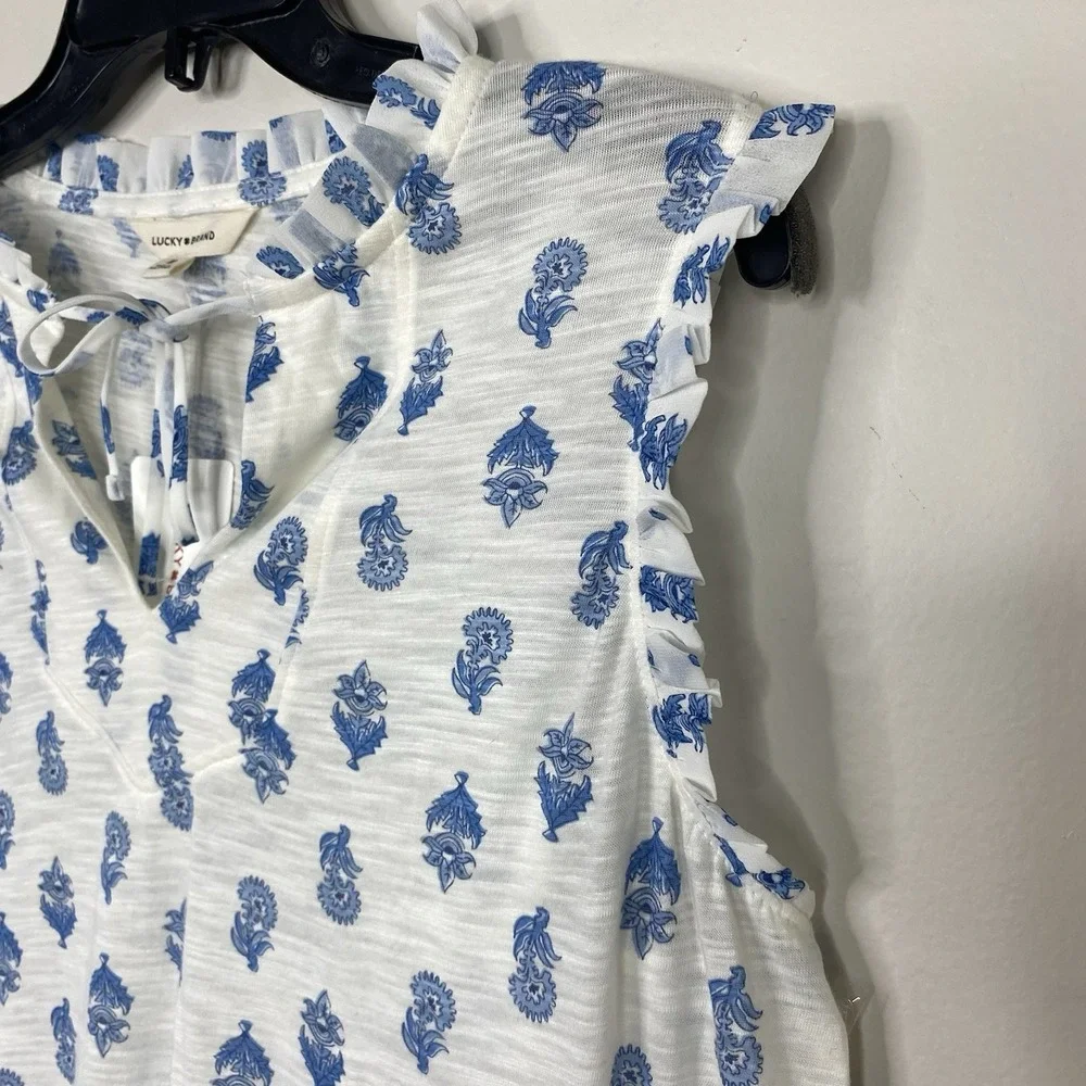 Lucky Brand Sz M Blue White Floral Print Ruffle Split Tie Neck Top Lightweight - Picture 5 of 15